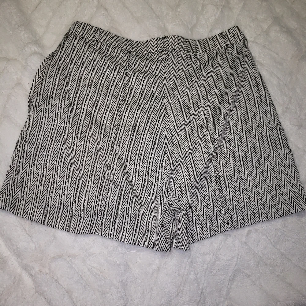 🧡𝅺GREYLIN Vanessa Herringbone Shorts